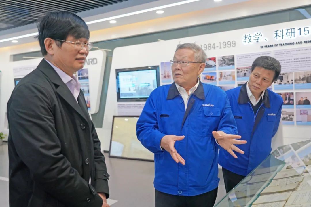 中央候补委员、中国工程院院士欧阳晓平到访尊龙凯时官网网址智能