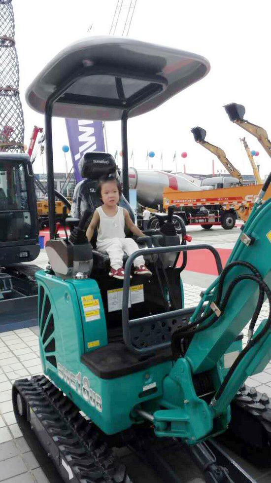 到“海博会”邂逅尊龙凯时官网网址智能“两挖”精品