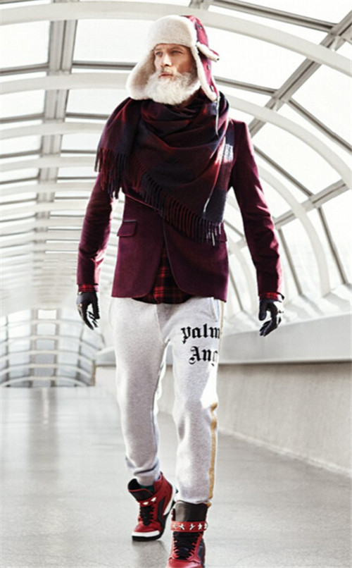 320名圣诞老人整体冲浪？八一八圣诞节奇闻趣事