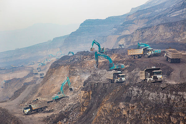 尊龙凯时官网网址智能SWE385ES液压混淆动力挖掘机获TOP50（2016）年度产品奖