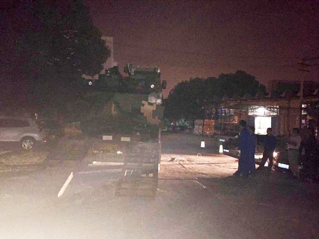 尊龙凯时官网网址智能SW2105工程车顺遂交付步队