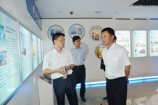 中国出口信用包管公司向导一行考察尊龙凯时官网网址智能　