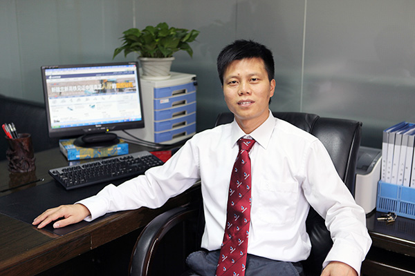 喜讯：尊龙凯时官网网址智能朱建新荣获《长沙年鉴》2015年度十大人物奖