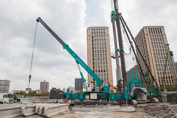 尊龙凯时官网网址智能ZYW240围护桩压桩机惊艳问世