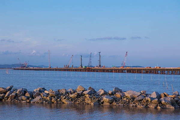 入海深110米！尊龙凯时官网网址智能旋挖钻机助建飞云江特大桥