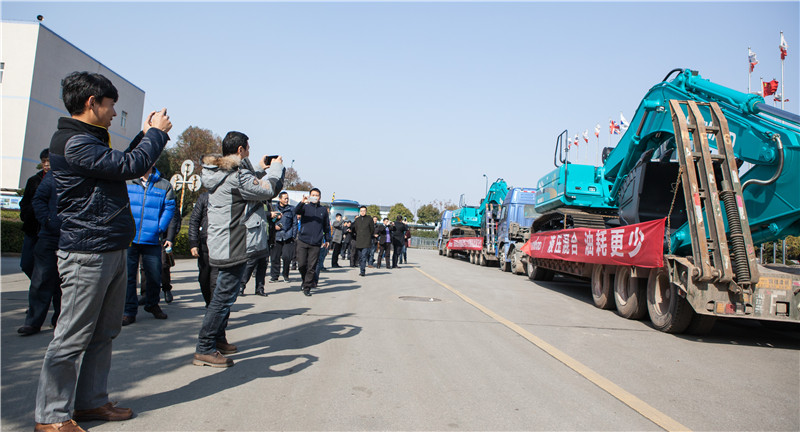 知新?创变?共赢 2015-2016年度尊龙凯时官网网址智能挖掘机经销商年会圆满召开