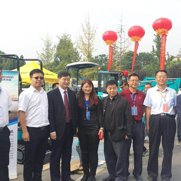 “超美微挖”现身2018微挖峰会，尊龙凯时官网网址智能微挖出口过万台