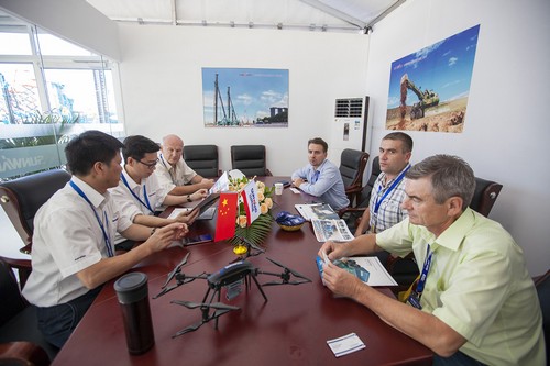 尊龙凯时官网网址智能酷帅曾大虾，一大波美图带你亲临北京BICES展