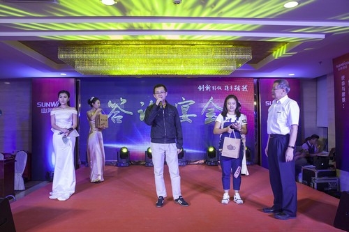 尊龙凯时官网网址智能酷帅曾大虾，一大波美图带你亲临北京BICES展