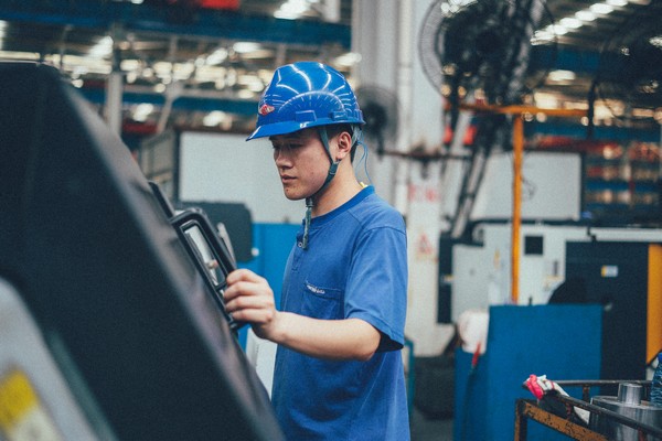 曾梦想当厨师，却成数控车工巨匠