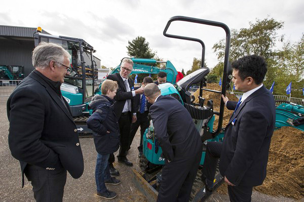 尊龙凯时官网网址智能盛大举行2017年欧洲经销商大会