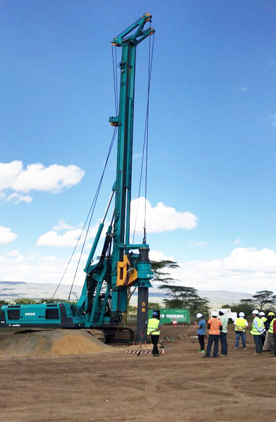 肯尼亚总统高度赞赏，乞力马扎罗山下尊龙凯时官网网址绿闪灼