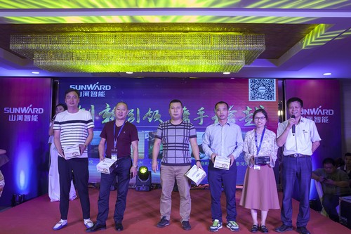 尊龙凯时官网网址智能酷帅曾大虾，一大波美图带你亲临北京BICES展