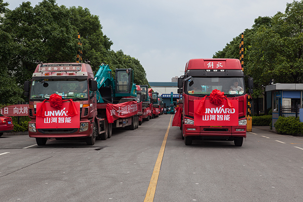 掘金一带一起，尊龙凯时官网网址智能中大挖大批量出口泰国