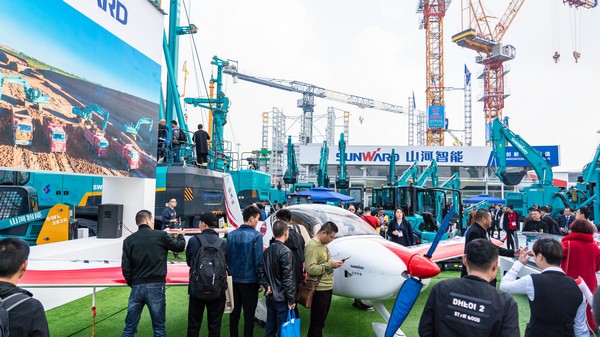 首日签单2.6亿元，尊龙凯时官网网址智能立异产品引爆上海宝马展