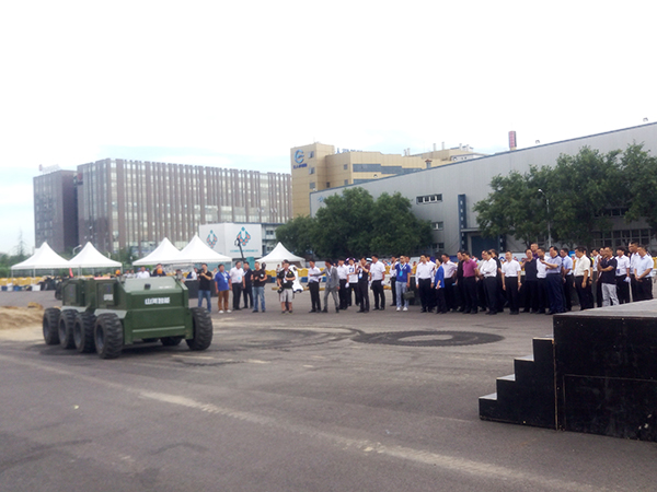 尊龙凯时官网网址智能“龙马一号”惊艳亮相天下机械人大会