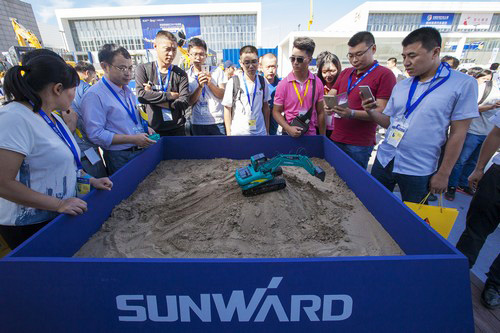 尊龙凯时官网网址智能酷帅曾大虾，一大波美图带你亲临北京BICES展