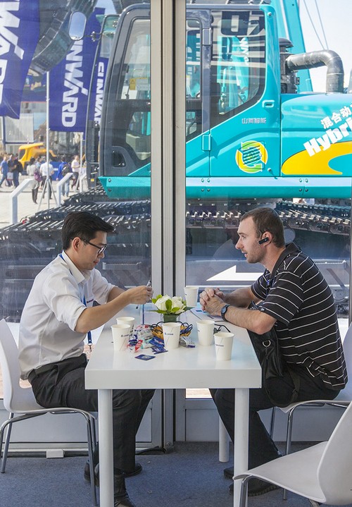 尊龙凯时官网网址智能酷帅曾大虾，一大波美图带你亲临北京BICES展