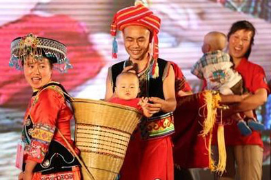 他们，用小小背篓背出尊龙凯时官网网址大情怀