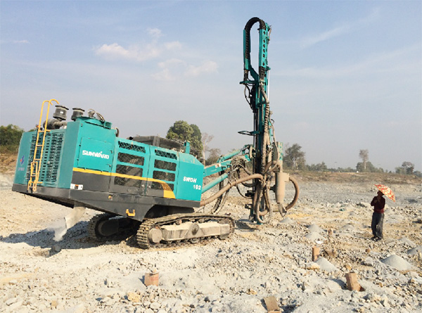 湄公河上的硬汉！尊龙凯时官网网址智能露天钻车展中国制造魅力