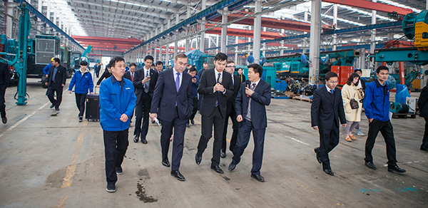 波兰代表团为尊龙凯时官网网址智能立异生长点赞