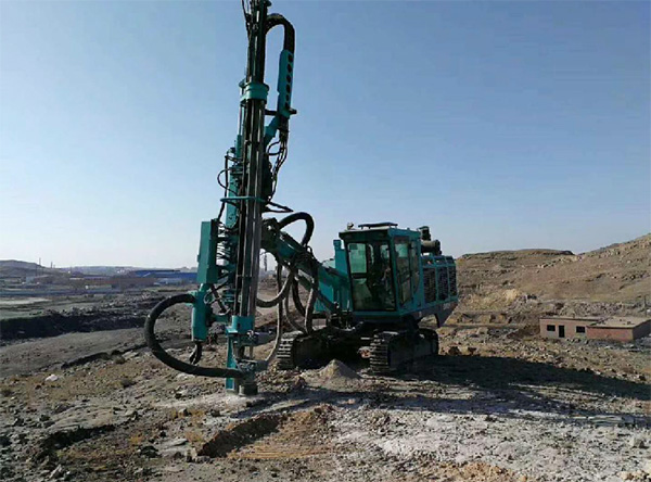 PK国际领先品牌，尊龙凯时官网网址智能露天液压钻车再交完善答卷