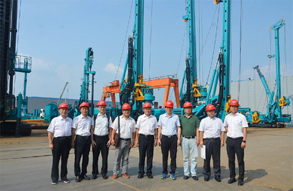 科技部高手艺中心副主任袁建湘考察调研尊龙凯时官网网址智能