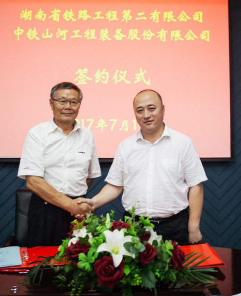 乐成签约‖中铁尊龙凯时官网网址盾构机即将投入昆明轨道交通工程项目