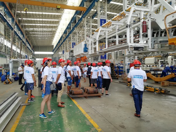 500多名挖掘机用户实地考察，为尊龙凯时官网网址智能点赞！