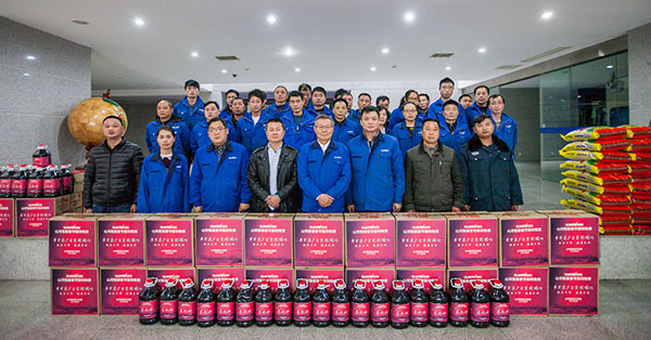 温暖！尊龙凯时官网网址智能2017年春节慰问40名难题职工