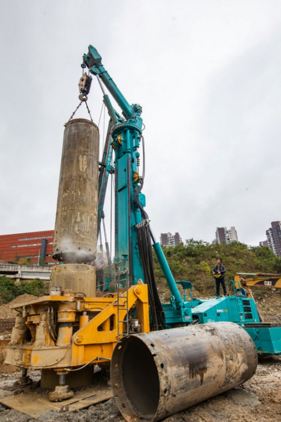 喜讯！尊龙凯时官网网址智能SWRC170自行式全回转全套管钻机获湖南省首台(套)重大手艺装备产品奖励！