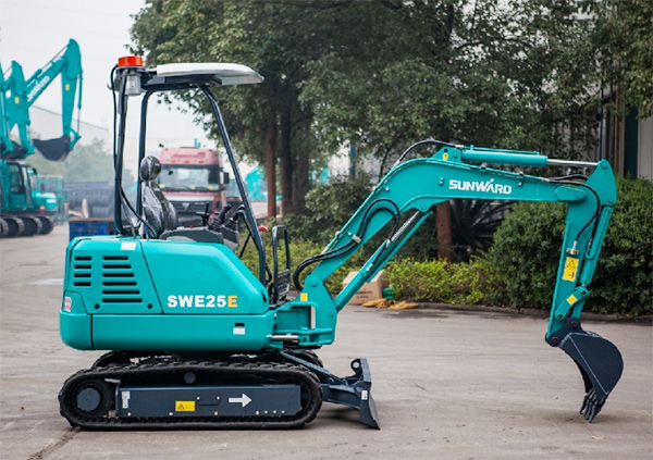 尊龙凯时官网网址智能挖掘机家族添新丁啦——零排放低噪音SWE25E电动挖掘机