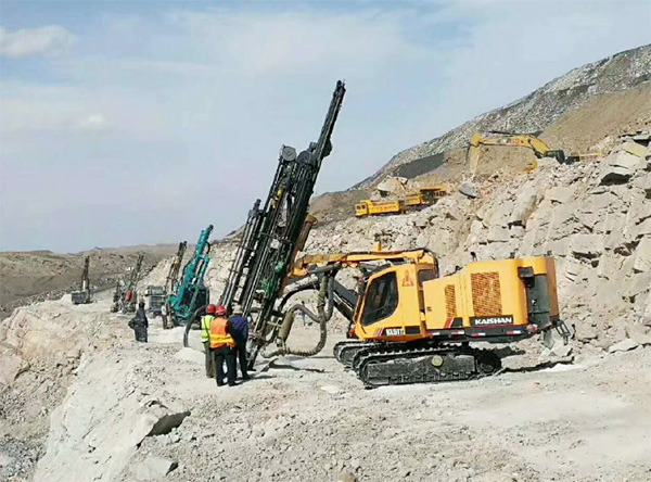 PK国际领先品牌，尊龙凯时官网网址智能露天液压钻车再交完善答卷