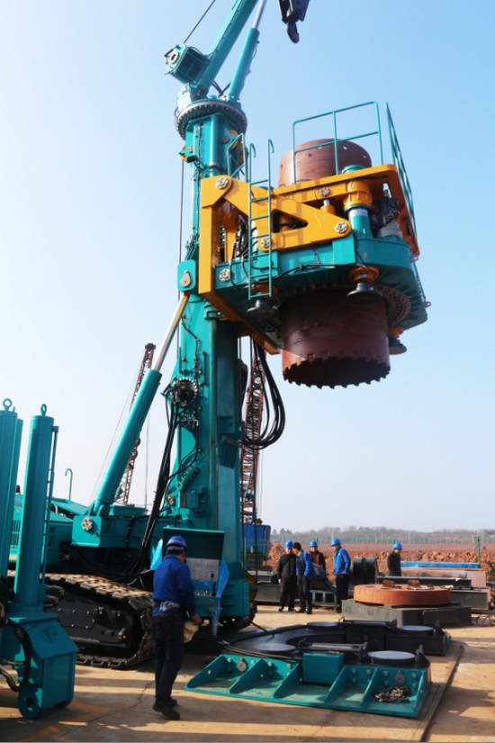 喜讯！尊龙凯时官网网址智能SWRC170自行式全回转全套管钻机获湖南省首台(套)重大手艺装备产品奖励！