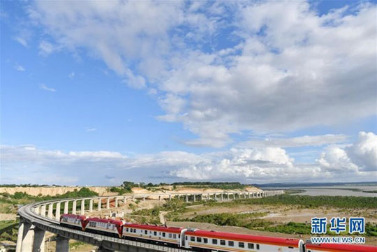 肯尼亚总统高度赞赏，乞力马扎罗山下尊龙凯时官网网址绿闪灼