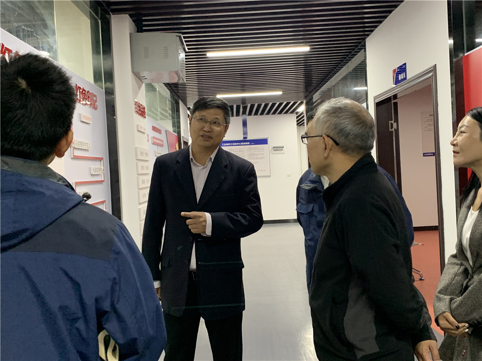 长沙市总工会党组书记周宏兆一行莅临尊龙凯时官网网址智能考察调研