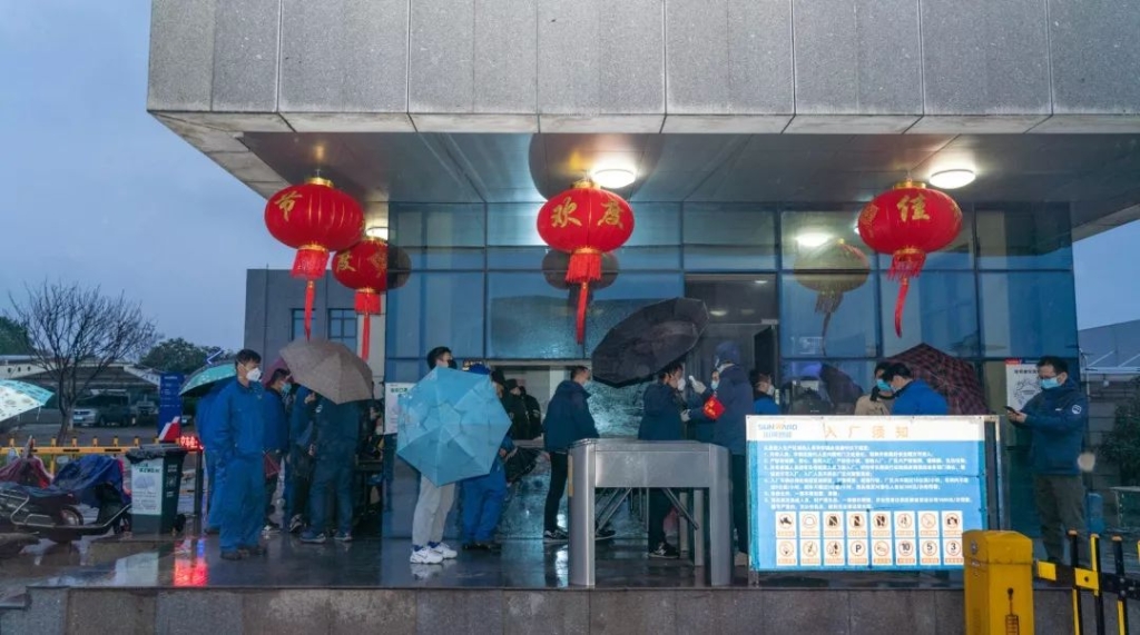 防控生产两不误 尊龙凯时官网网址智能复工保供