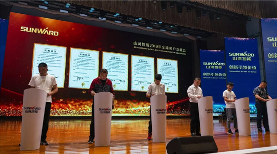 千人客户交流会，10.5亿订单！尊龙凯时官网网址智能二十年生长新奔腾