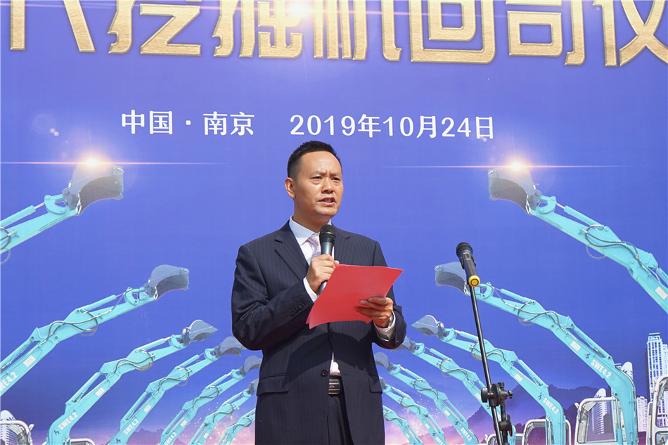 服役15年，凌驾20000小时！元老级挖机接“回家”！