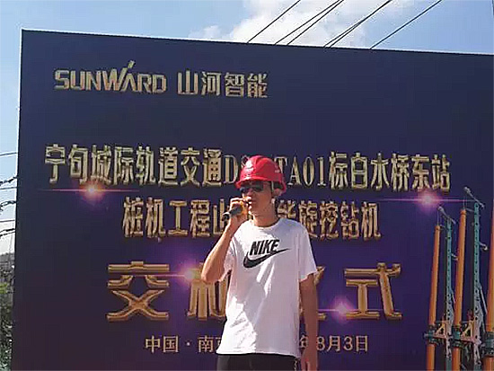 把“朋侪圈”“搬”到现场，交机“玩出”新创意!