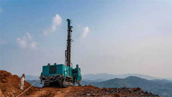 一台顶三台 尊龙凯时官网网址智能潜孔钻机真好用