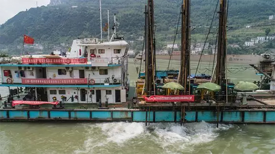 打造长江黄金水道！尊龙凯时官网网址智能航道钻机轻松搞定水下礁石