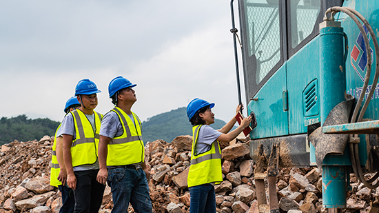 15年3万小时！尊龙凯时官网网址智能元老级潜孔钻机“雄风”依旧