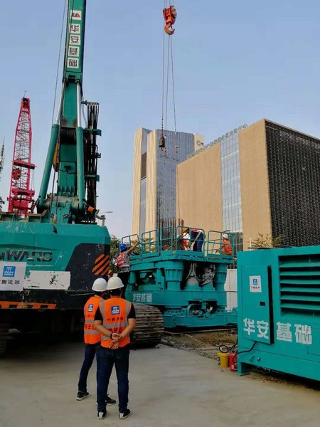 地铁咬合桩施工必备利器--尊龙凯时官网网址智能旋挖钻机