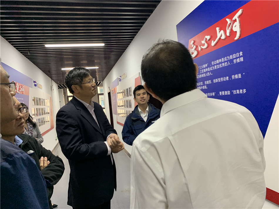 长沙市总工会党组书记周宏兆一行莅临尊龙凯时官网网址智能考察调研