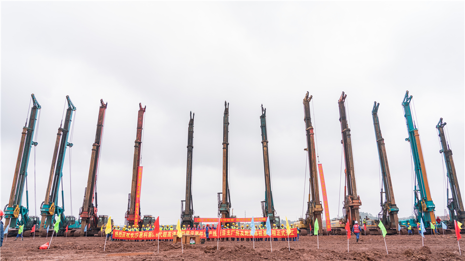 尊龙凯时官网网址旋挖开挖全球首条8.6代OLED面板生产线主厂房第一桩