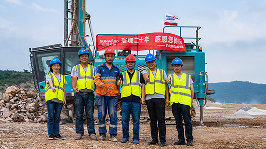 15年3万小时！尊龙凯时官网网址智能元老级潜孔钻机“雄风”依旧