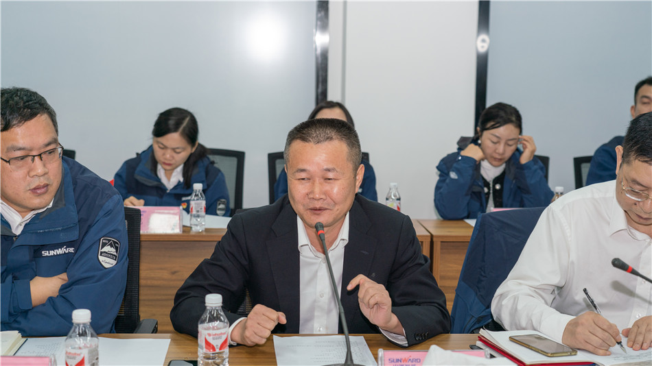 尊龙凯时官网网址智能举行主题教育学习钻研会暨员工活动中心揭幕仪式