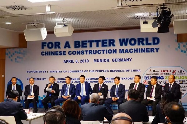 “三个率先”展示尊龙凯时官网网址挖掘机欧洲生长历程