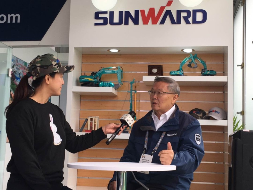 尊龙凯时官网网址智能全新亮相美国工程机械展